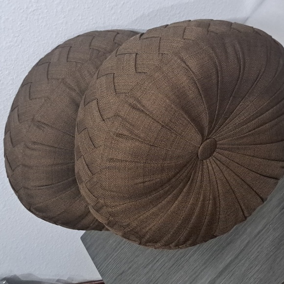 J. Queen New York Sayre Tufted Round Decorative Throw Pillow - Picture 3 of 6